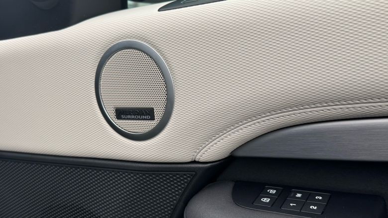 Land Rover Discovery 3.0 D300 R-Dynamic HSE 5dr Auto Diesel Station Wagon